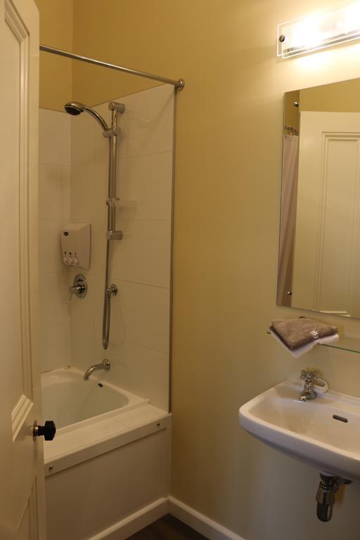 Forrester House Historical B&B Oamaru Room photo